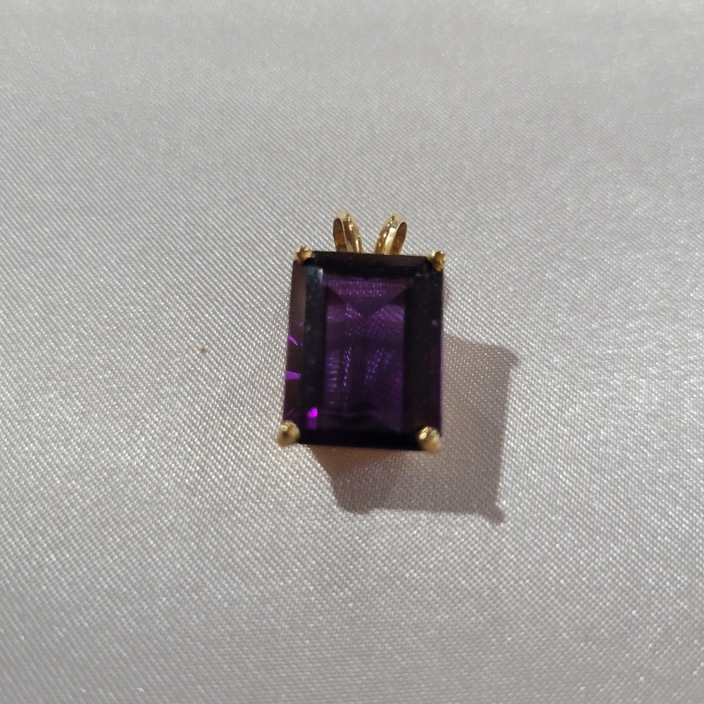 14kt yg Amethyst pendant
